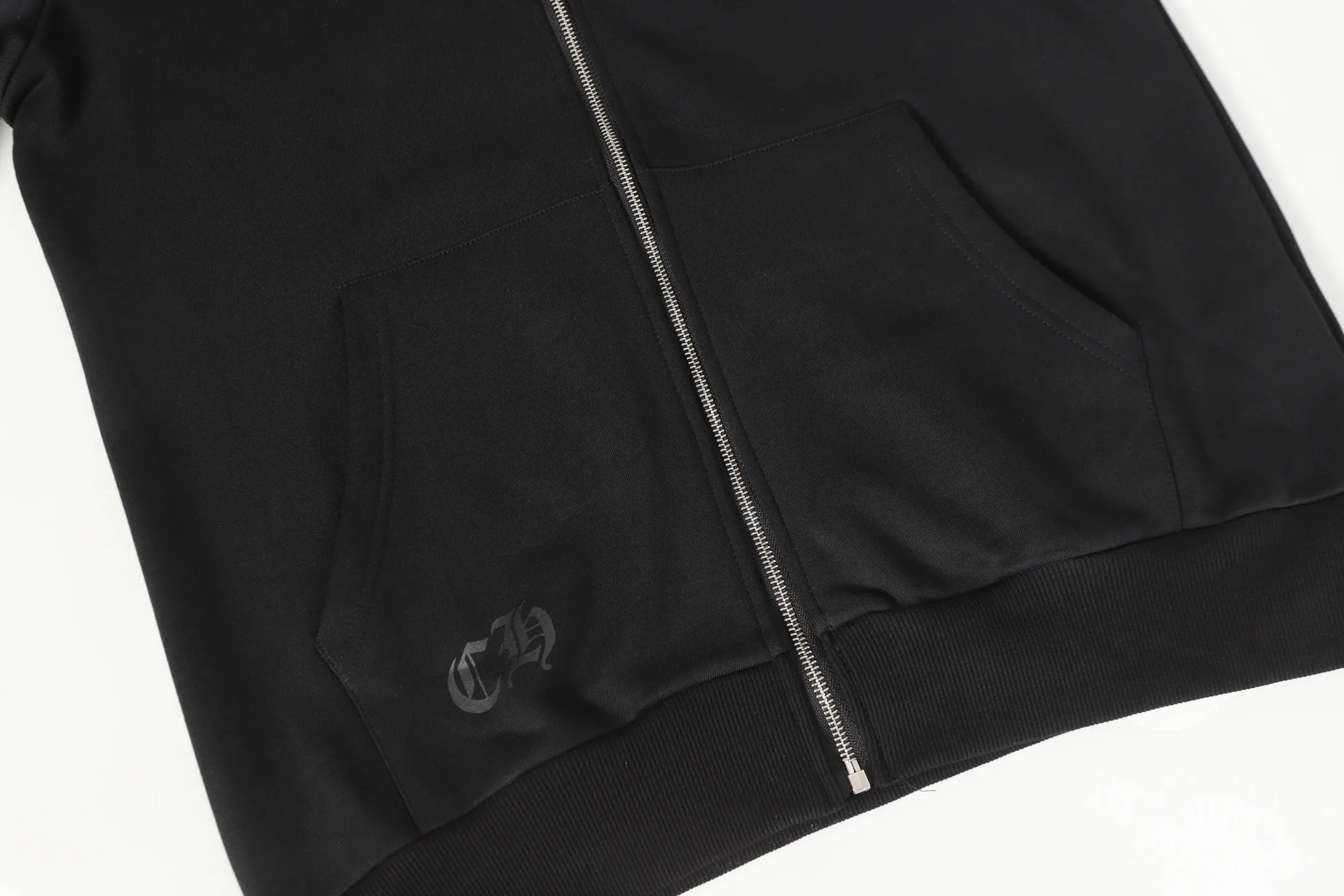 P250 K23 cross-border model, please do not place an order if you are pursuing quality - Chrome Hearts/Chrome Hearts 25ss foam horseshoe printed zipper sweatshirt cardigan jacket - High weight, high density and high quality, soft, delicate and skin-friendly wool, soft and silky to the touch, excellent warmth and skin-friendly properties - Custom-woven and custom-dyed, no color difference, no matter the fabric or workmanship details, beat the ordinary version on the market - Hardware zipper accessories are all customized, full of details -Colour: Black -Size: S M L XL